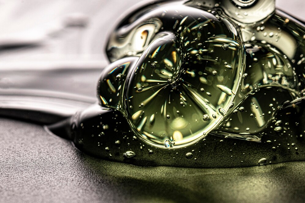 extremely-close-up-gel-hydroalcoolique-hands_23-2148758766